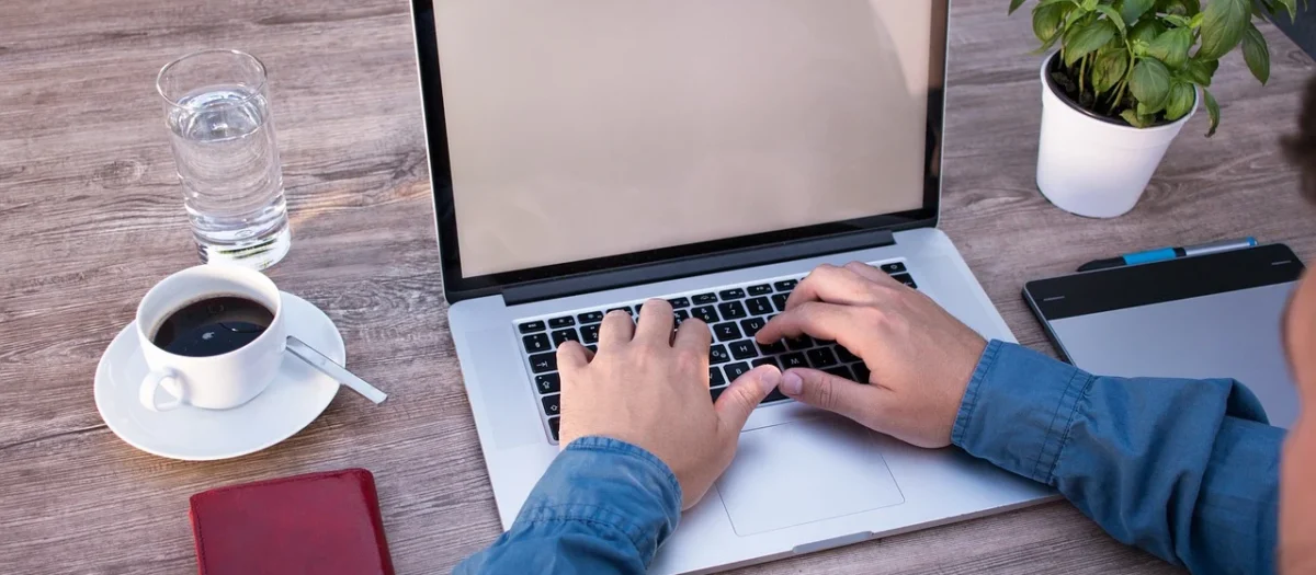 Jak dystrybutor mobile device management wspiera nowoczesne środowiska pracy mobilnej