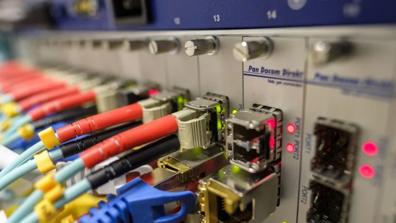 Opaski zaciskowe nierdzewne w wymagających instalacjach technicznych