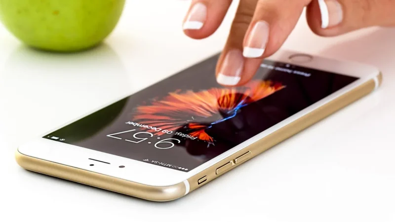 Powerbanki, ładowarki i kalkulatory z logo — praktyczne gadżety reklamowe